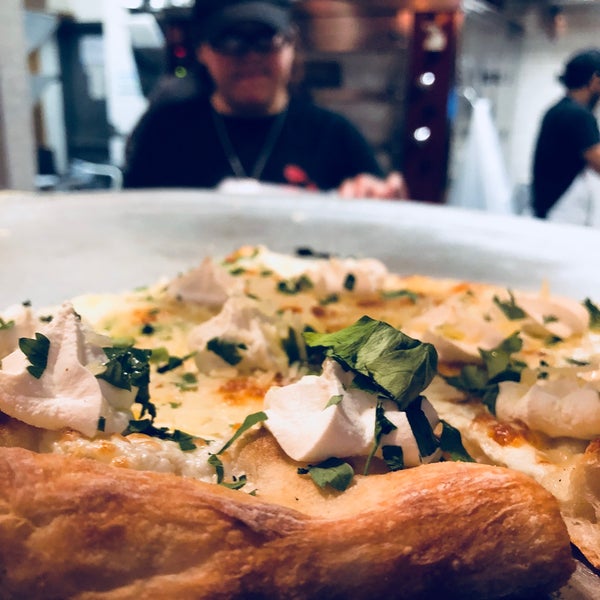 Foto diambil di Williamsburg Pizza oleh Greg L. pada 2/16/2018