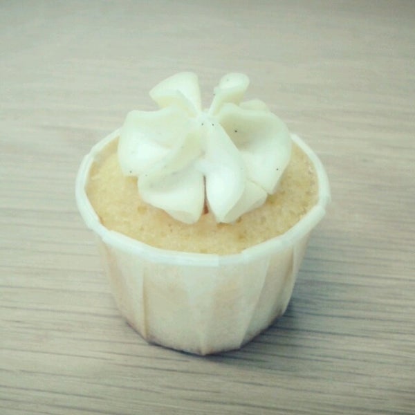 Try the Julieta mini cupcake! INCREDIBLE...