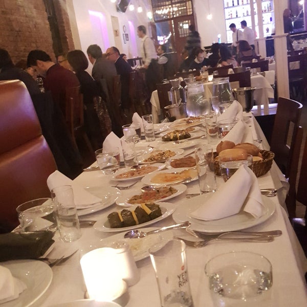 รูปภาพถ่ายที่ Zarifi Restaurant โดย Gökhan K. เมื่อ 2/24/2018