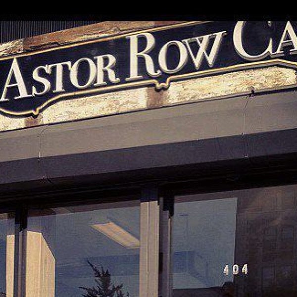 รูปภาพถ่ายที่ Astor Row Café โดย Dr. Michele I. เมื่อ 10/8/2013