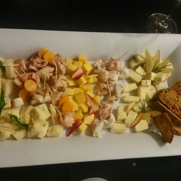 รูปภาพถ่ายที่ Gastronomy Market โดย Tifis เมื่อ 11/6/2014