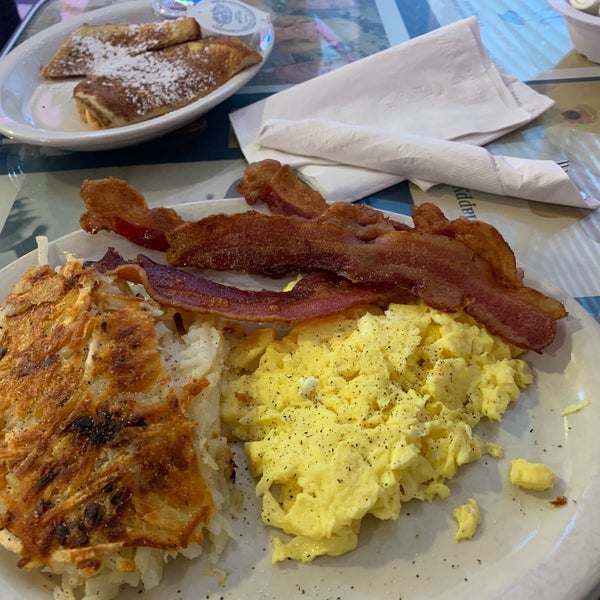 Photo taken at Mama&#39;s Daughter&#39;s Diner by Kaminsky E. on 2/9/2019