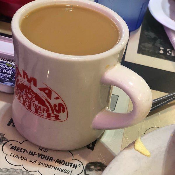 Photo taken at Mama&#39;s Daughter&#39;s Diner by Kaminsky E. on 6/2/2018
