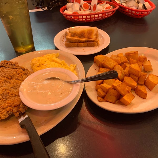 Photo taken at Mama&#39;s Daughter&#39;s Diner by Kaminsky E. on 12/22/2018