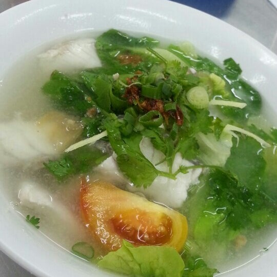 Yong Hwa Kuey Teow 荣华果条汤 - Noodle House in Johor Bahru