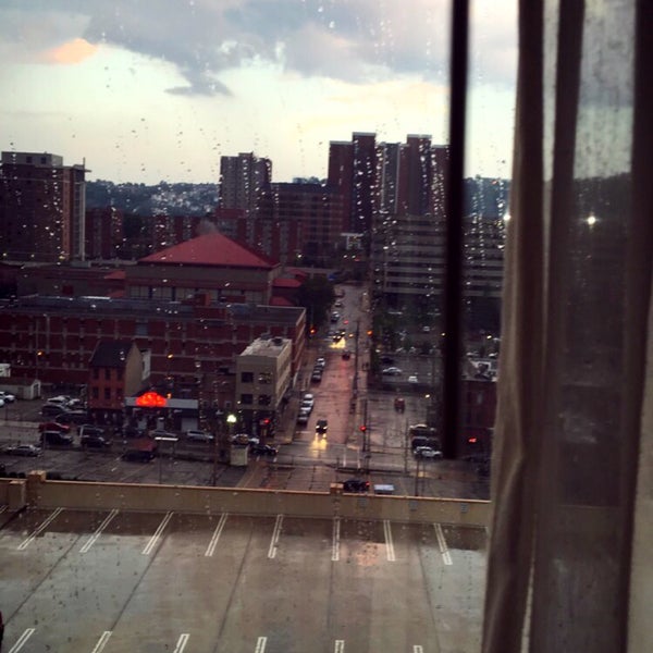 Photo taken at Cambria Hotel Pittsburgh - Downtown by Rawan on 8/26/2016