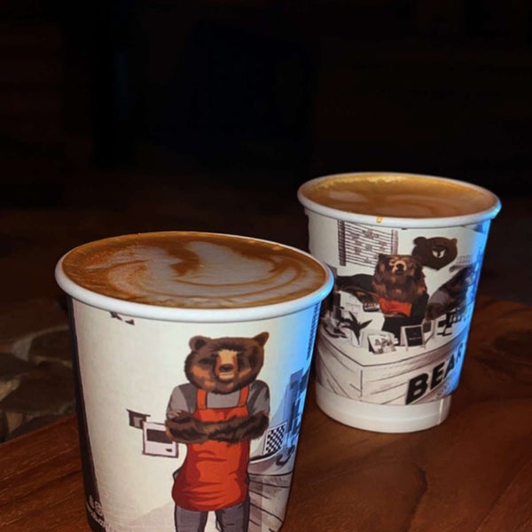 Photo prise au BEAR CUB ®️ Specialty coffee Roasteryمحمصة بير كب للقهوة المختصة par Jojo F. le9/10/2022