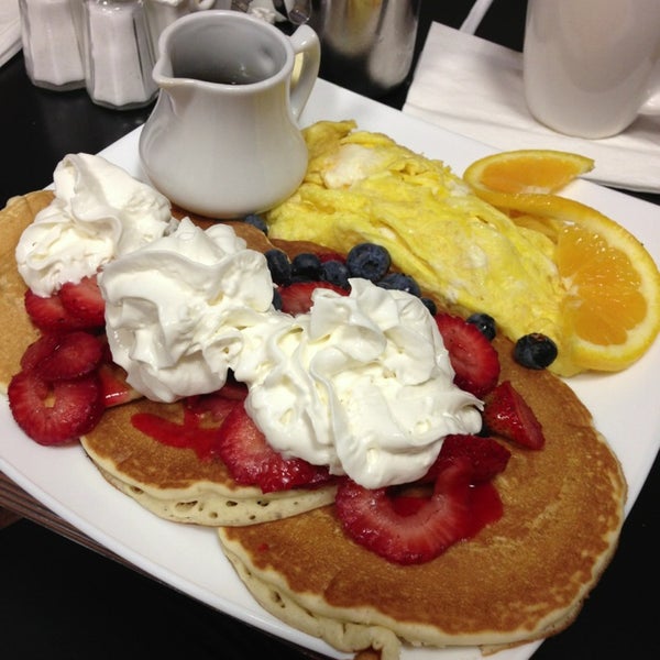8/25/2013 tarihinde Matt H.ziyaretçi tarafından Stacks Pancake House &amp; Cafe'de çekilen fotoğraf
