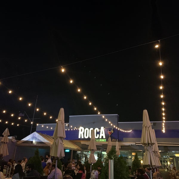 รูปภาพถ่ายที่ Rocca Cafe &amp; Lounge โดย M เมื่อ 9/7/2020