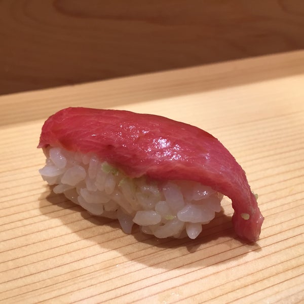 Photo prise au Sushi Bar Yasuda par Jen le9/26/2015