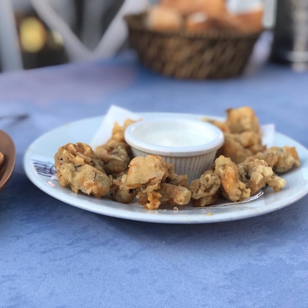 รูปภาพถ่ายที่ Çapari Restaurant โดย Kerim เมื่อ 9/14/2019