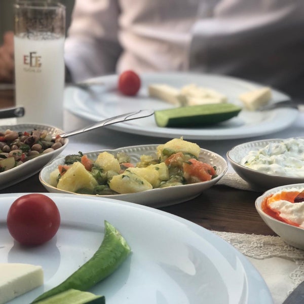 รูปภาพถ่ายที่ Eski Usül Meyhane โดย Kerim เมื่อ 4/26/2019
