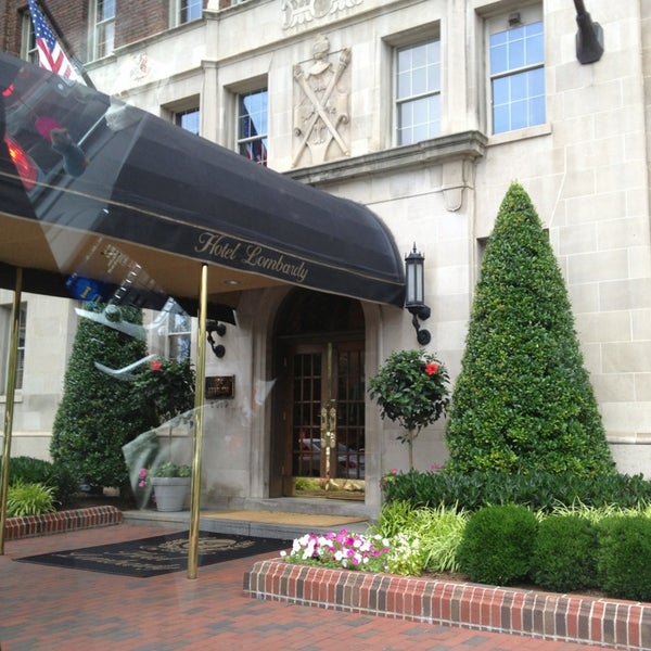 รูปภาพถ่ายที่ Hotel Lombardy โดย Julie E. เมื่อ 6/13/2013