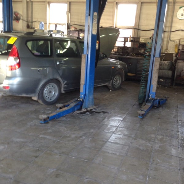 Крайслер в автомастерской. Автосервис алекс. Автосервис алекс. Техцентр алекс. Кирпичная.