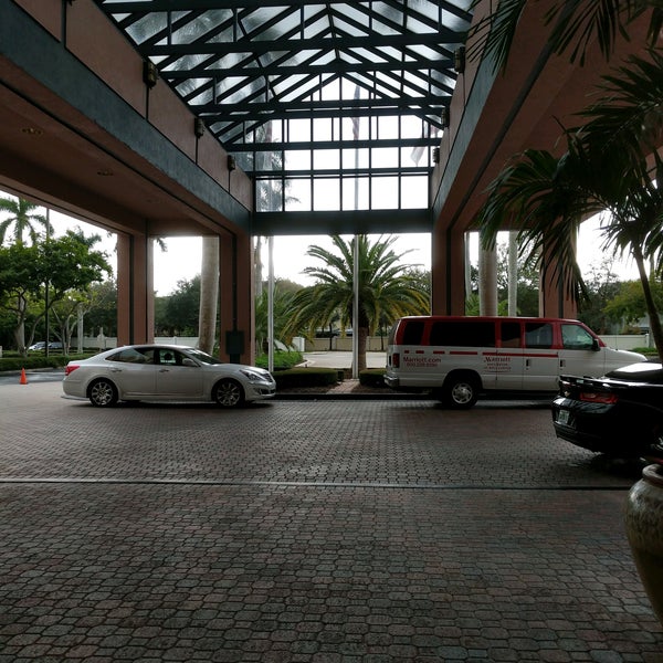 Foto diambil di Boca Raton Marriott at Boca Center oleh Bennet G. pada 1/4/2017