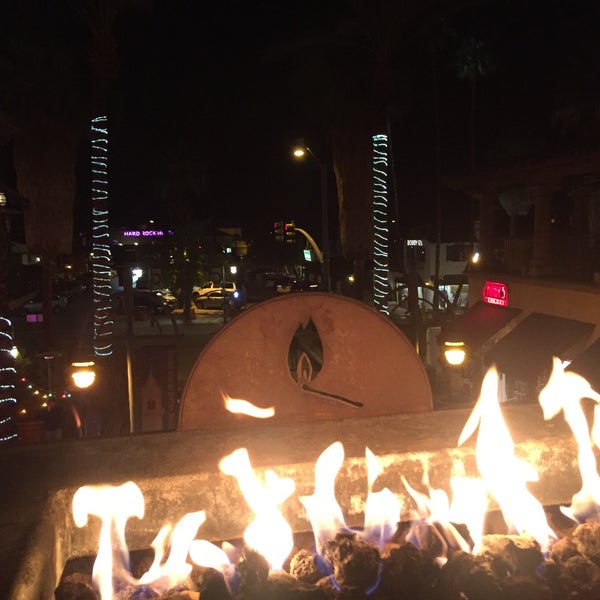 รูปภาพถ่ายที่ Matchbox - Palm Springs โดย Samuel A. เมื่อ 1/27/2016