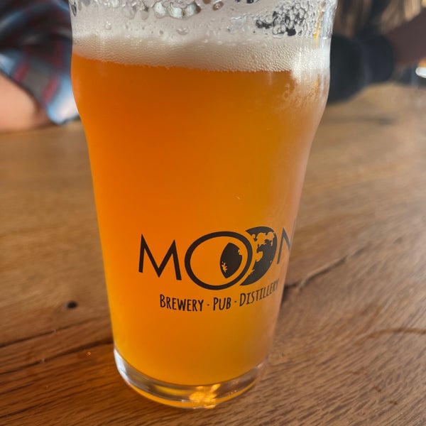 Photo taken at Moon Under Water Pub &amp; Brewery by Kevin K. on 12/26/2020
