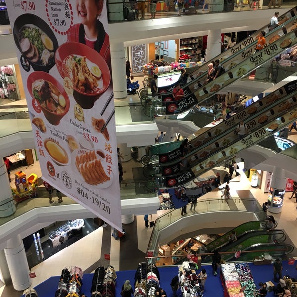รูปภาพถ่ายที่ Tampines Mall โดย Kengo M. เมื่อ 10/20/2018