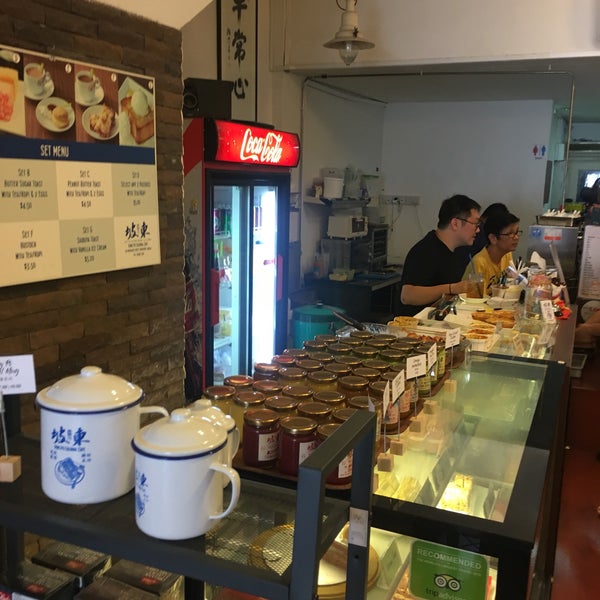 Foto tirada no(a) Dong Po Colonial Cafe | 東坡茶室 por Kengo M. em 7/30/2017