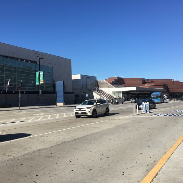 Foto tirada no(a) San Jose Mineta International Airport (SJC) por Kengo M. em 11/5/2018