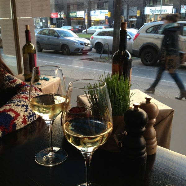 Das Foto wurde bei Isino - Italienisches Restaurant &amp; Wine Bar von Isgirl Z. am 12/31/2013 aufgenommen