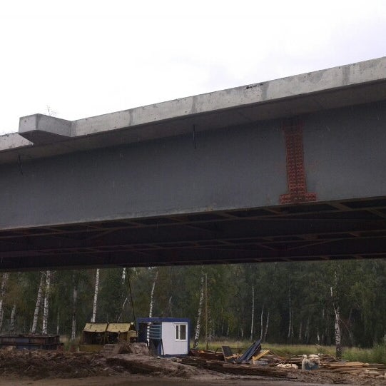 белый переезд