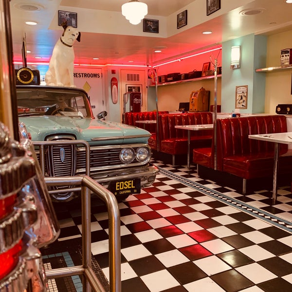 Photo taken at Lori&#39;s Diner by Stanley D. on 4/8/2019