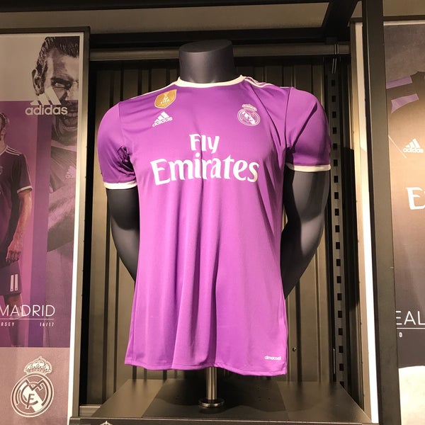 tornillo bala ligeramente Fotos en Adidas Originals Store Madrid (Ahora cerrado) - Tienda de  artículos deportivos en Madrid