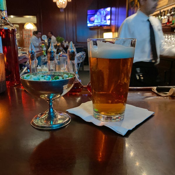 Foto diambil di Pied Piper Bar &amp; Grill oleh Stanley D. pada 11/5/2019
