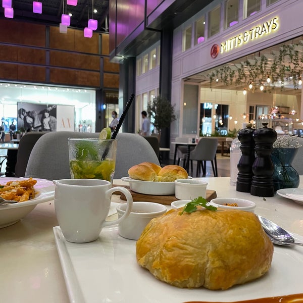 รูปภาพถ่ายที่ Mitts &amp; Trays Restaurant and Cafe โดย Abdulla เมื่อ 1/20/2021