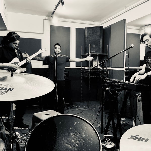 Das Foto wurde bei Rivington Music Rehearsal Studios von Matthew am 1/10/2019 aufgenommen