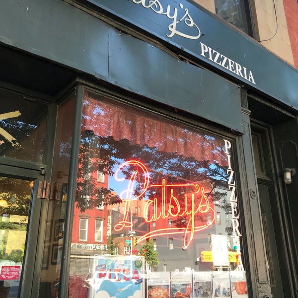 Снимок сделан в Patsy&#39;s Pizza - East Harlem пользователем Matthew 7/20/2018