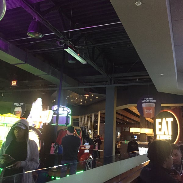 Photo taken at Dave &amp; Buster&#39;s by S H. on 2/19/2017