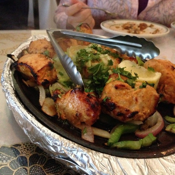 6/22/2013 tarihinde Erikka T.ziyaretçi tarafından India Palace Restaurant'de çekilen fotoğraf