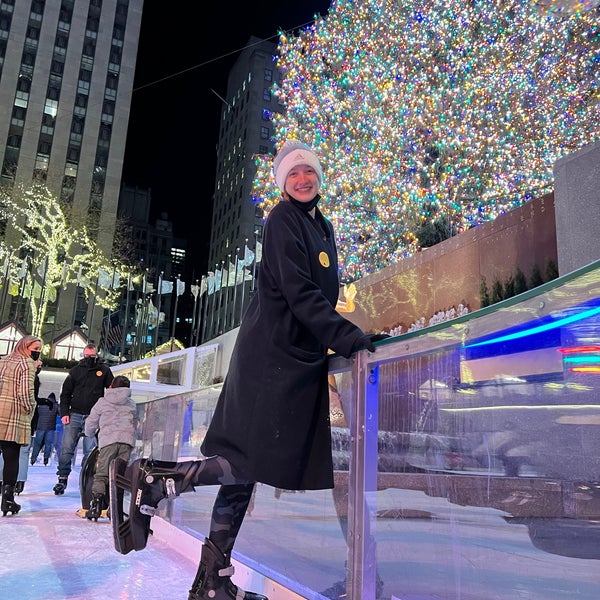 Foto scattata a The Rink at Rockefeller Center da Mike M. il 12/20/2021