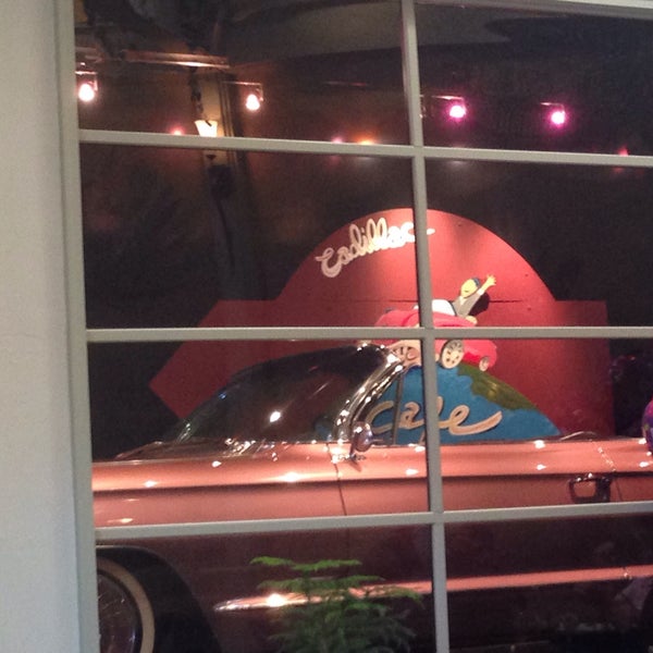 2/23/2015에 James P.님이 Cadillac Cafe에서 찍은 사진