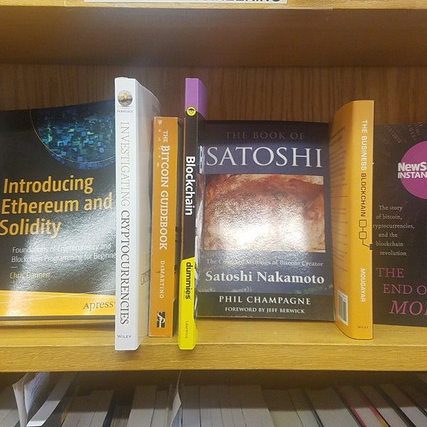 9/3/2018 tarihinde cnelson ︻.ziyaretçi tarafından Bookshop Santa Cruz'de çekilen fotoğraf