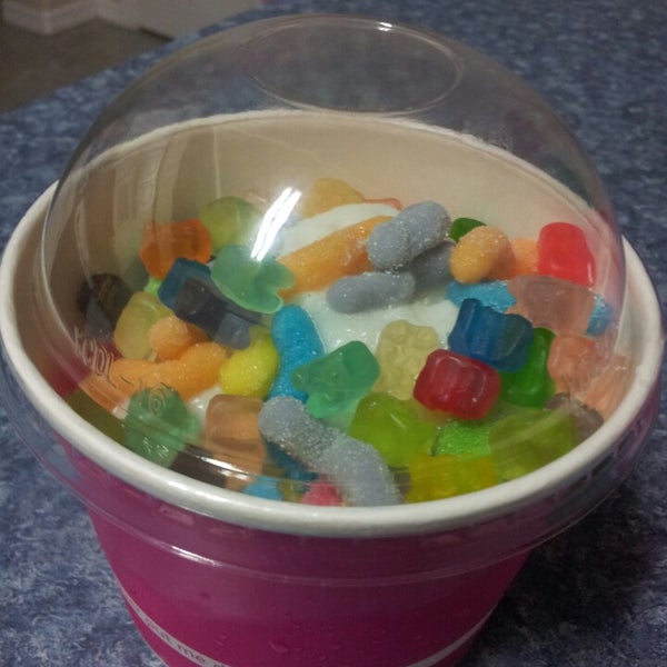 8/9/2013에 Tony D.님이 YoDaddio Frozen Yogurt에서 찍은 사진