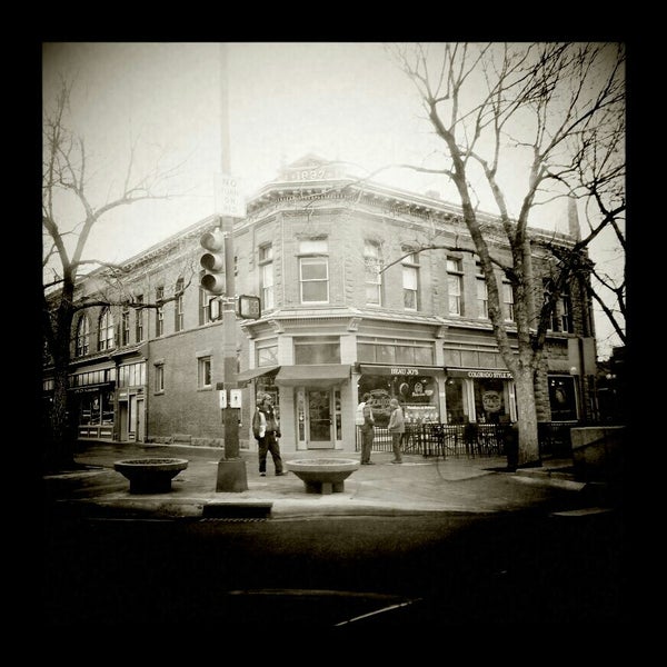 รูปภาพถ่ายที่ Old Town Square โดย Julieanna D. เมื่อ 4/2/2013