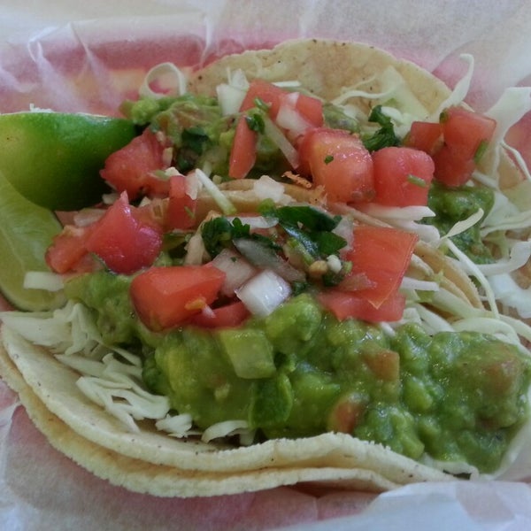 Снимок сделан в La Luz Mexican Grill пользователем Julieanna D. 6/6/2013