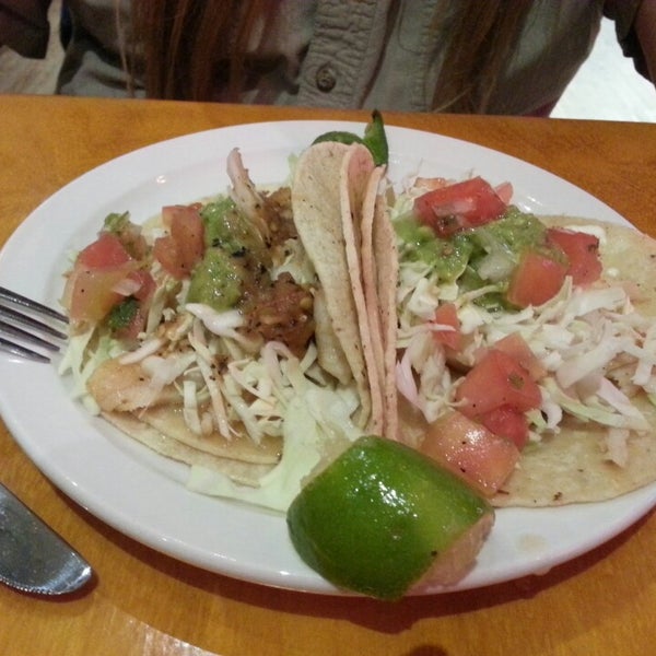รูปภาพถ่ายที่ La Luz Mexican Grill โดย Julieanna D. เมื่อ 9/11/2013
