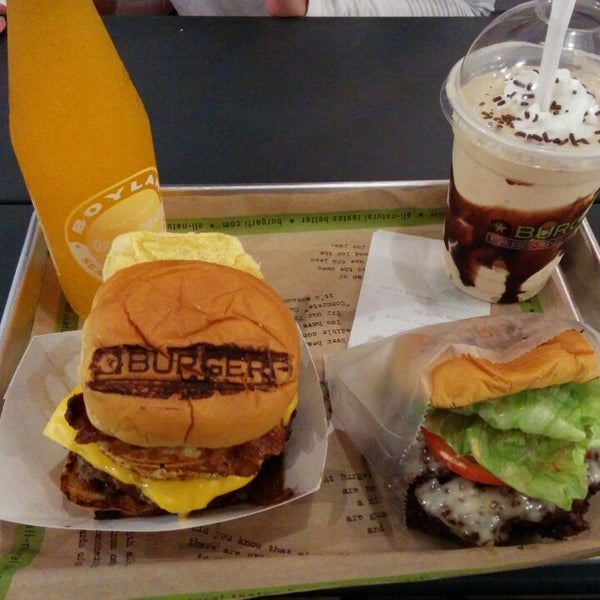 6/8/2014에 Eric J.님이 BurgerFi에서 찍은 사진