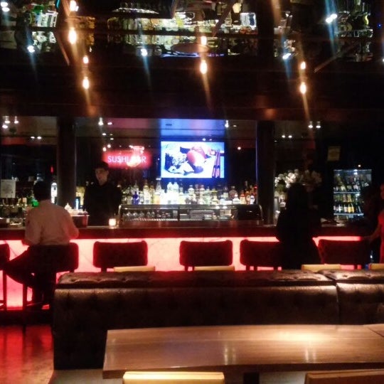 Foto scattata a Tender Restaurant and Lounge da Luis L. il 3/1/2015