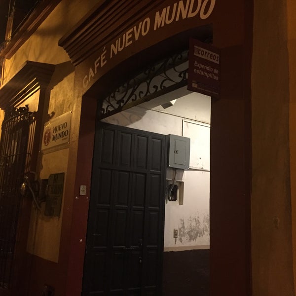 Foto tirada no(a) Cafe Nuevo Mundo por Susy R. em 6/12/2016
