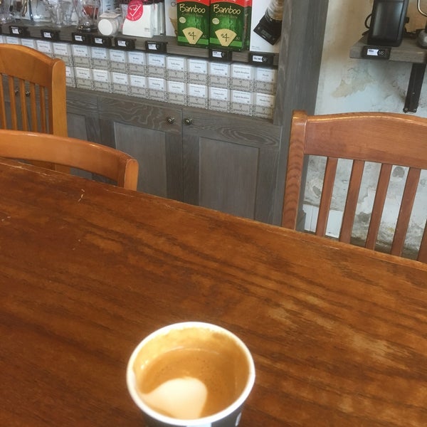 รูปภาพถ่ายที่ Groundwork Coffee โดย Julia เมื่อ 3/13/2018