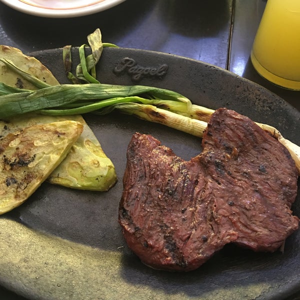 Das Foto wurde bei Hermanas Coraje Restaurante von Fernando R. am 1/9/2017 aufgenommen