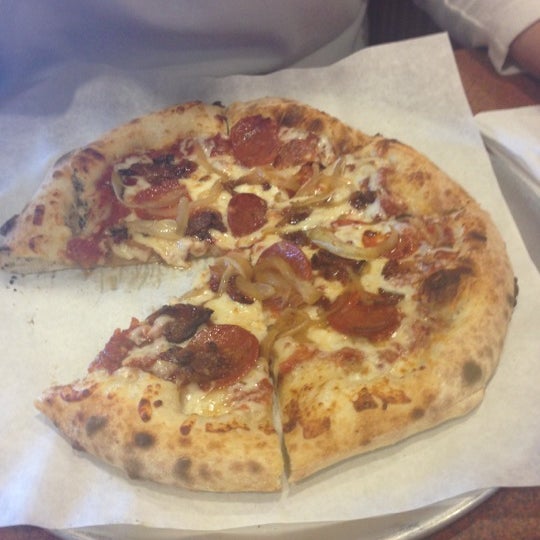 11/12/2012にWayne A.がCustom Built Pizzaで撮った写真