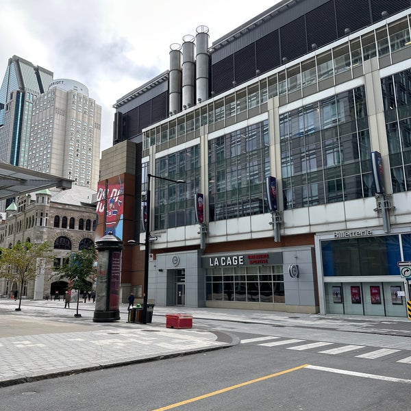 Photo taken at Bell Centre by ˈakiːm S. on 10/15/2023