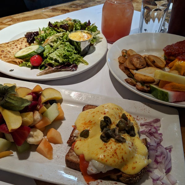 Photo taken at Eggspectation by Melissa L. on 7/25/2018