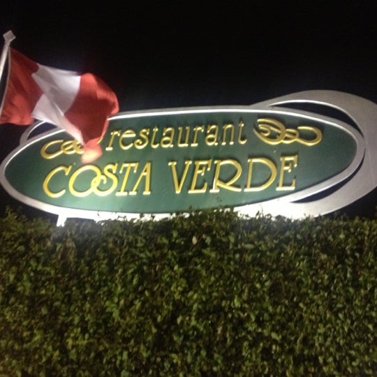 Photo taken at Restaurant Costa Verde by Jean Carlo R. on 12/15/2012